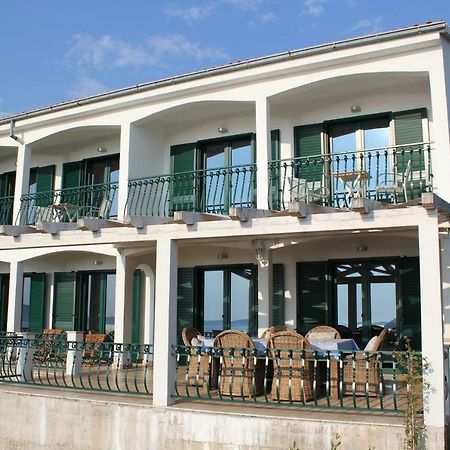 Villa Berg Maslinica Eksteriør billede